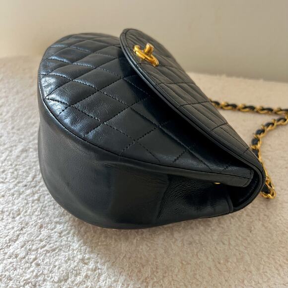 Chanel Black Quilted Lambskin Vintage Crescent Flap Bag - Picture 5 of 14